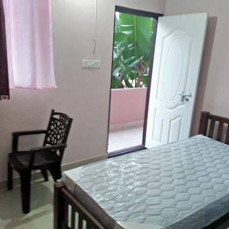 Metro Mens Hostel Kochi Dış mekan fotoğraf
